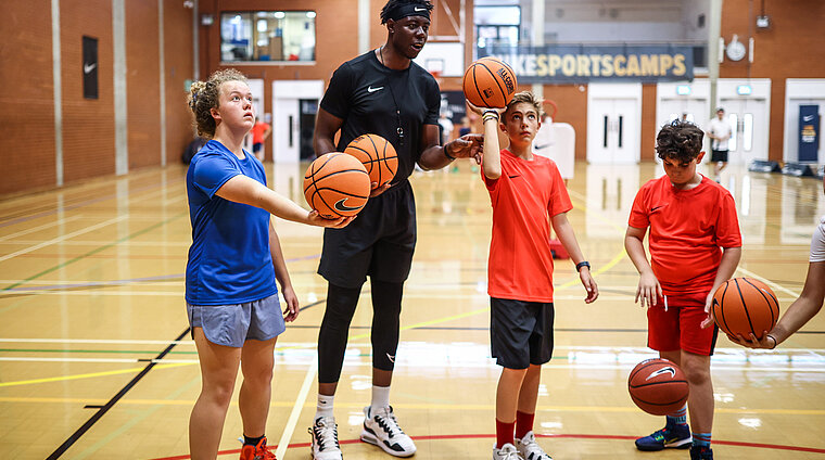 Englisch & Basketball Bradfield College, England