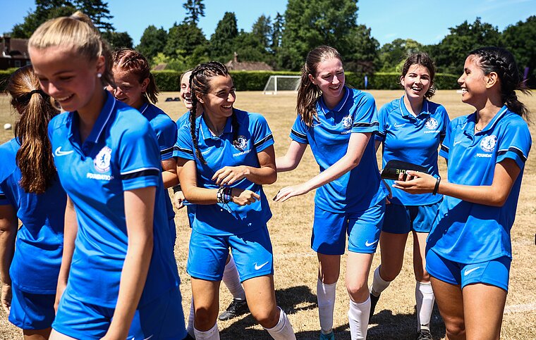 Charterhouse School und Bradford College